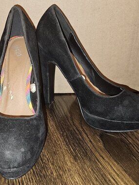Women's Black High Heel Shoes - Size 7